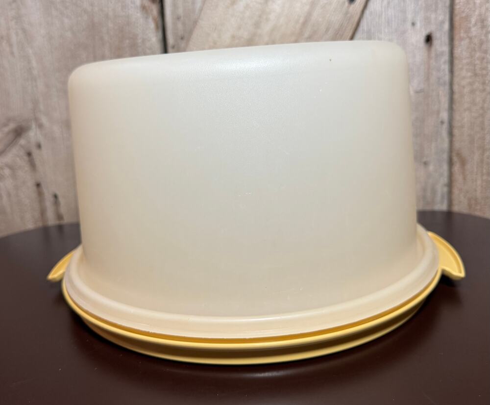 Vintage Tupperware Cake Saver #683 And #684 Carrier Taker Keeper Harvest Gold